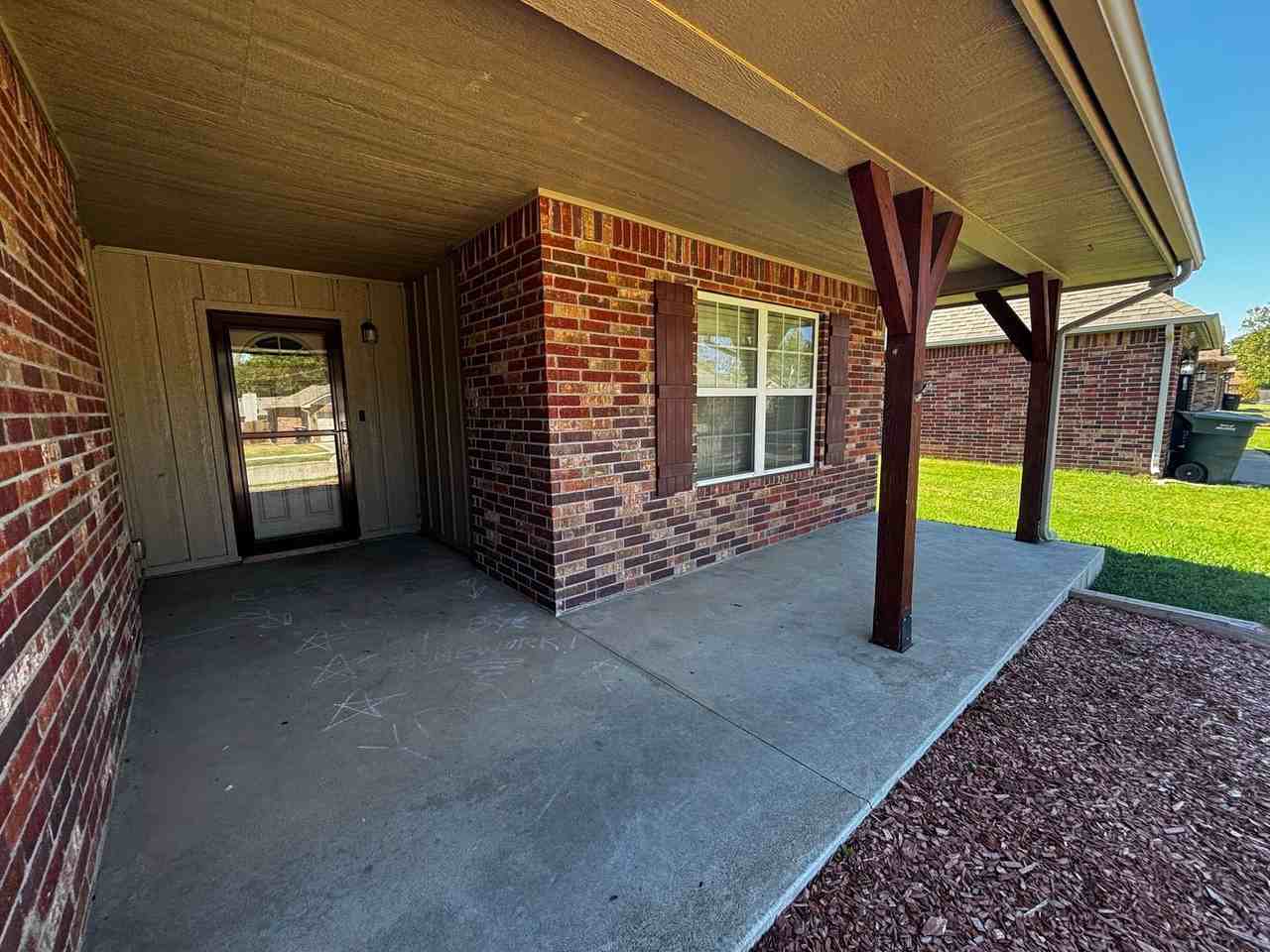 112 W Dogwood St - Photo 2 of 27