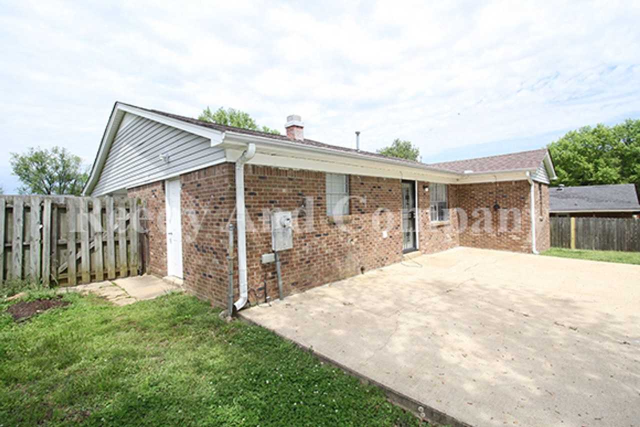 3685 Bryn Mawr Dr - Photo 3 of 22