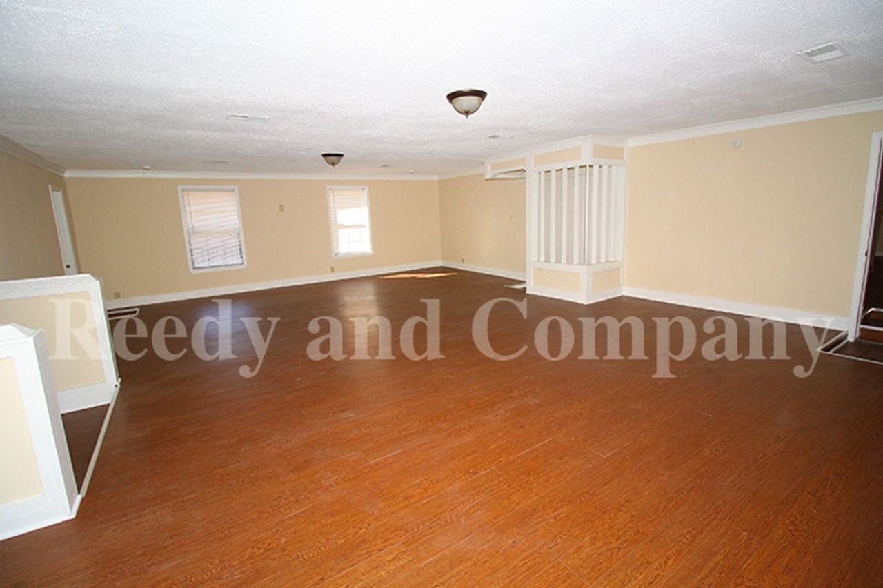 3340 Morningview Dr - Photo 3 of 33