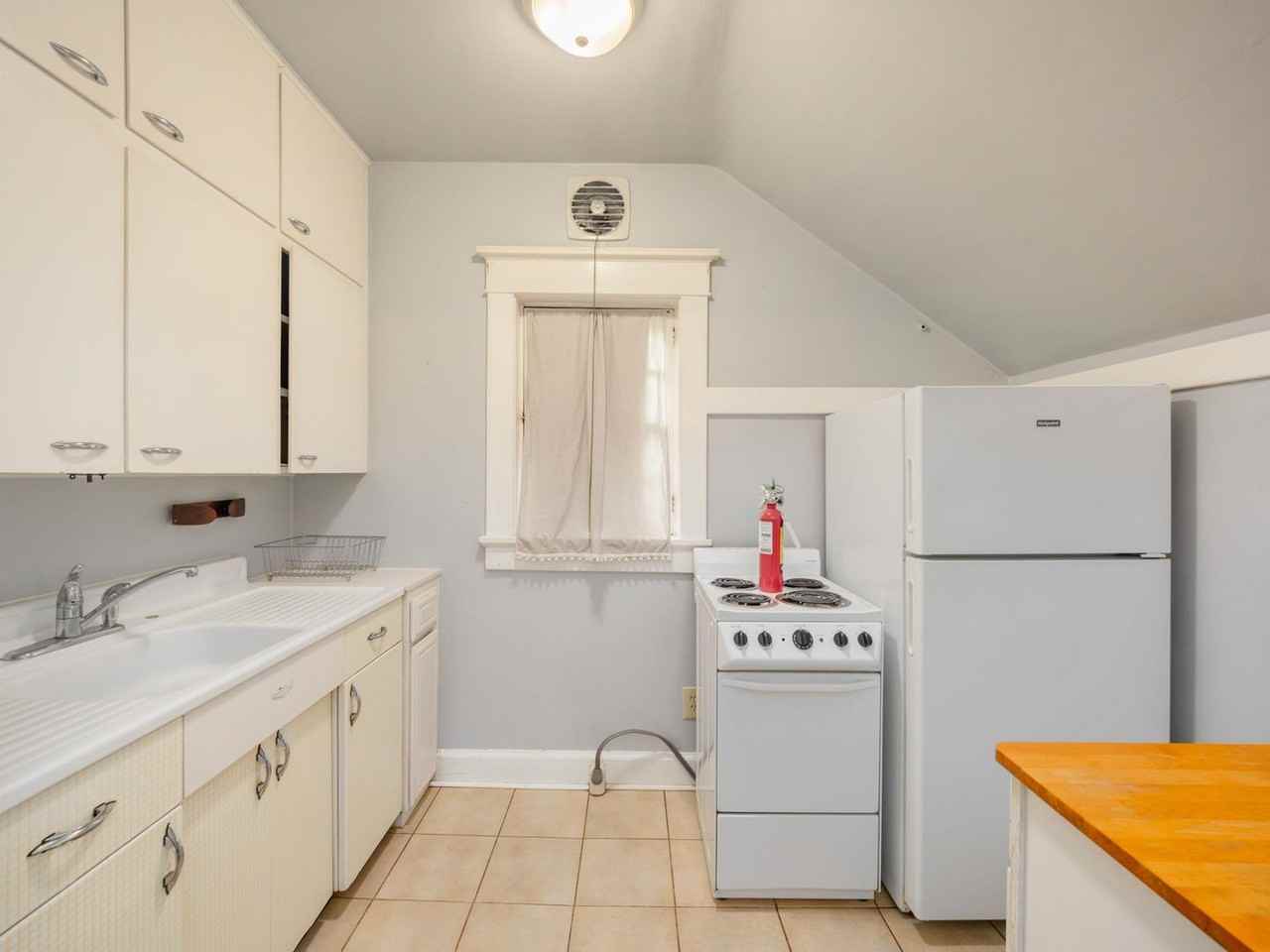 234 W Park Pl - Photo 4 of 12