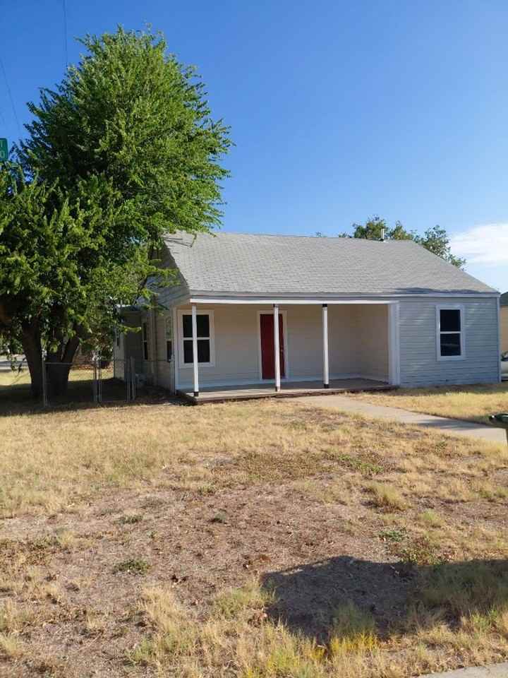 1001 Se 19th St - Photo 2 of 20