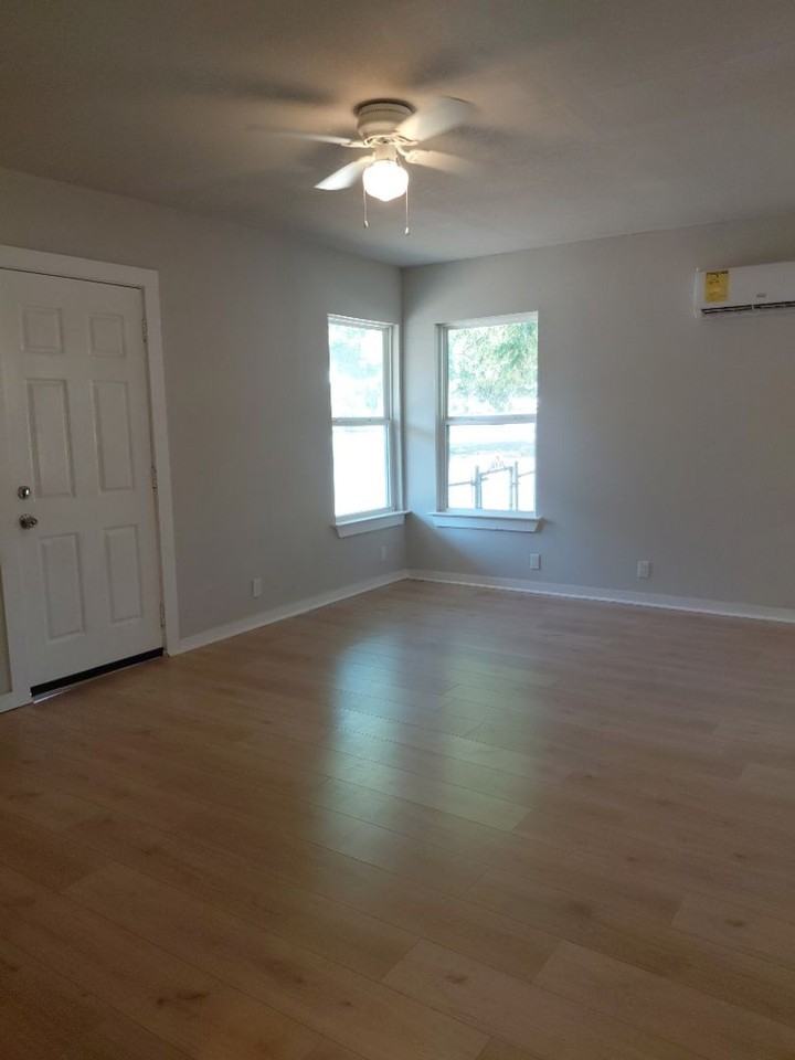 1001 Se 19th St - Photo 3 of 20