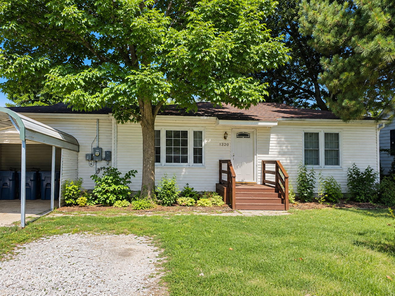 2101 Caseyville Ave - Photo 5 of 18