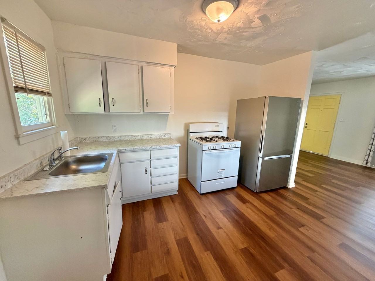3349 Ne 12th St - Photo 5 of 28