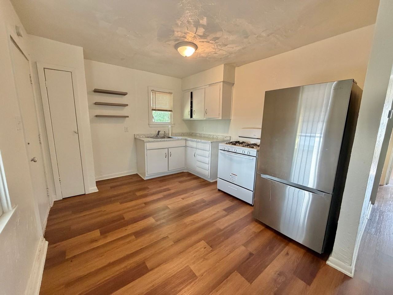 3349 Ne 12th St - Photo 6 of 28