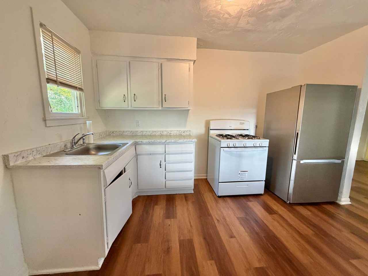 3349 Ne 12th St - Photo 7 of 28