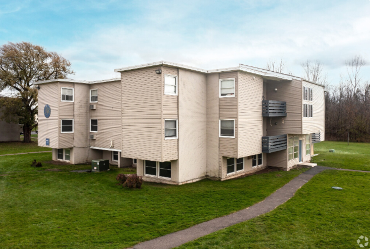 Breckenridge Apartments - Photo 5 of 6