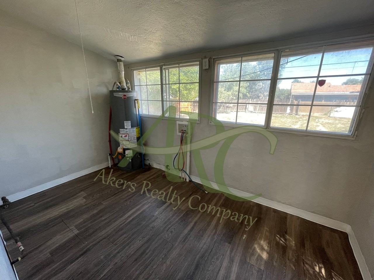 1702 Van Buren St - Photo 7 of 14