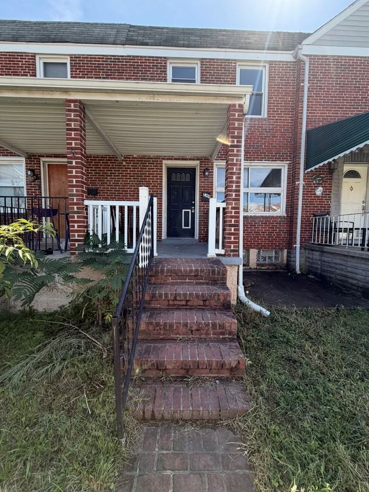 749 Aldworth Rd - Photo 2 of 2