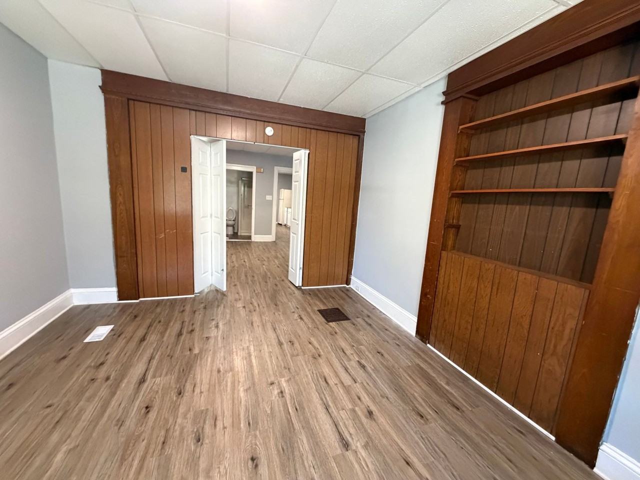 323 Roosevelt Ave - Photo 3 of 9