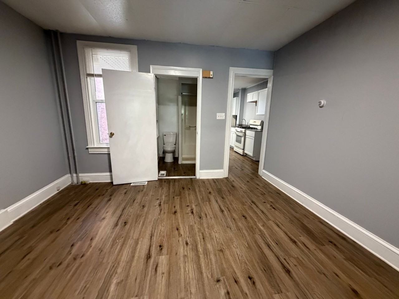 323 Roosevelt Ave - Photo 5 of 9