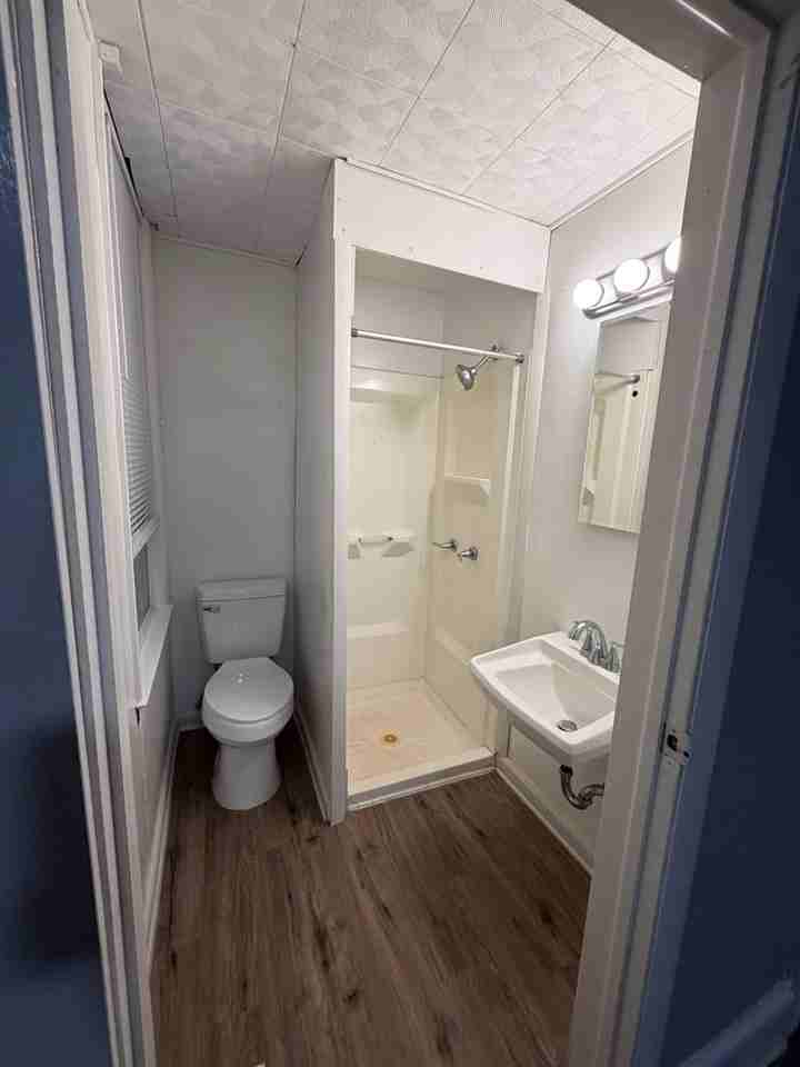 323 Roosevelt Ave - Photo 6 of 9