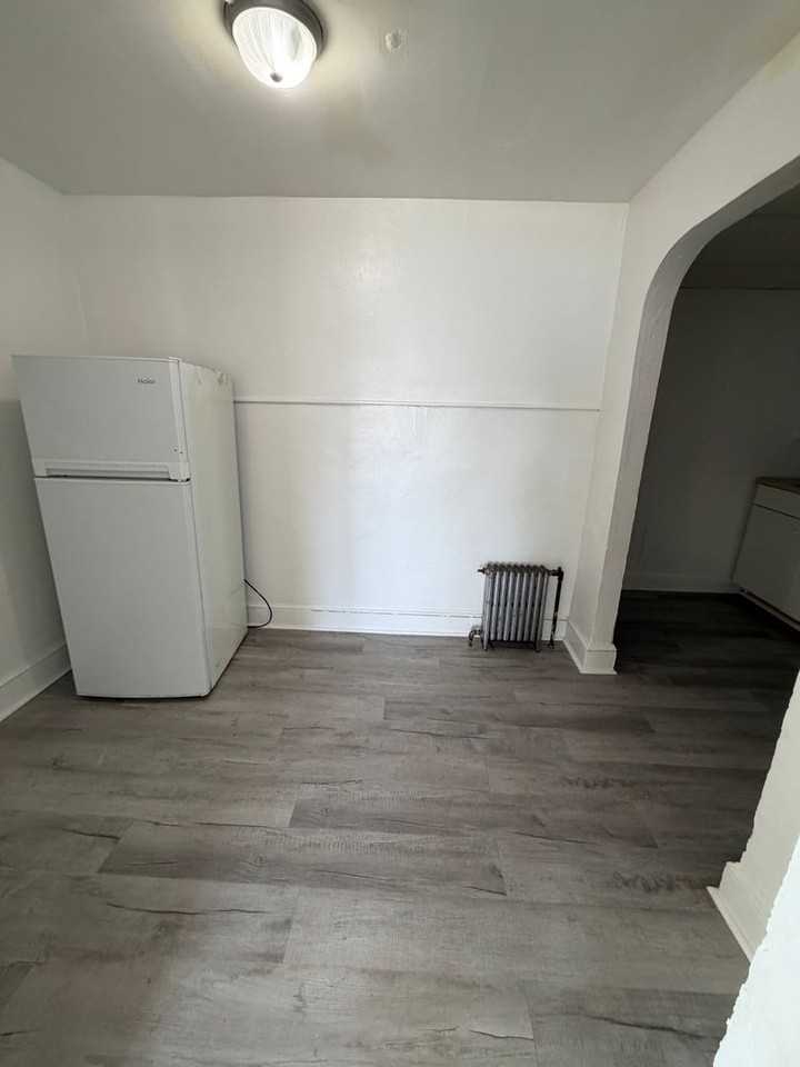 500 W Philadelphia St - Photo 3 of 8