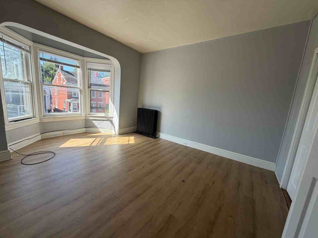 831 E Prospect St - Photo 5 of 10