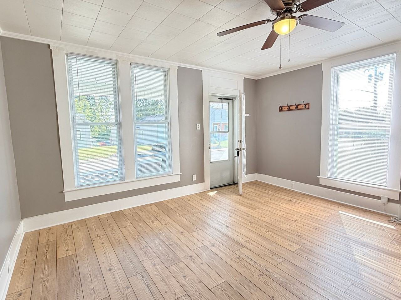 1023 Thomas V Bryant Dr - Photo 4 of 15