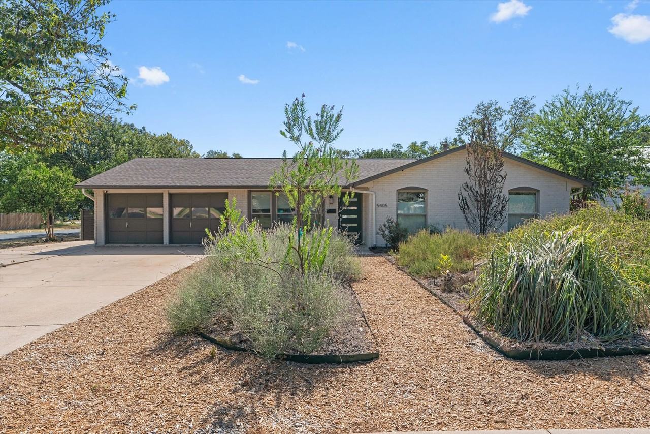 5405 Fairmont Cir - Photo 2 of 34