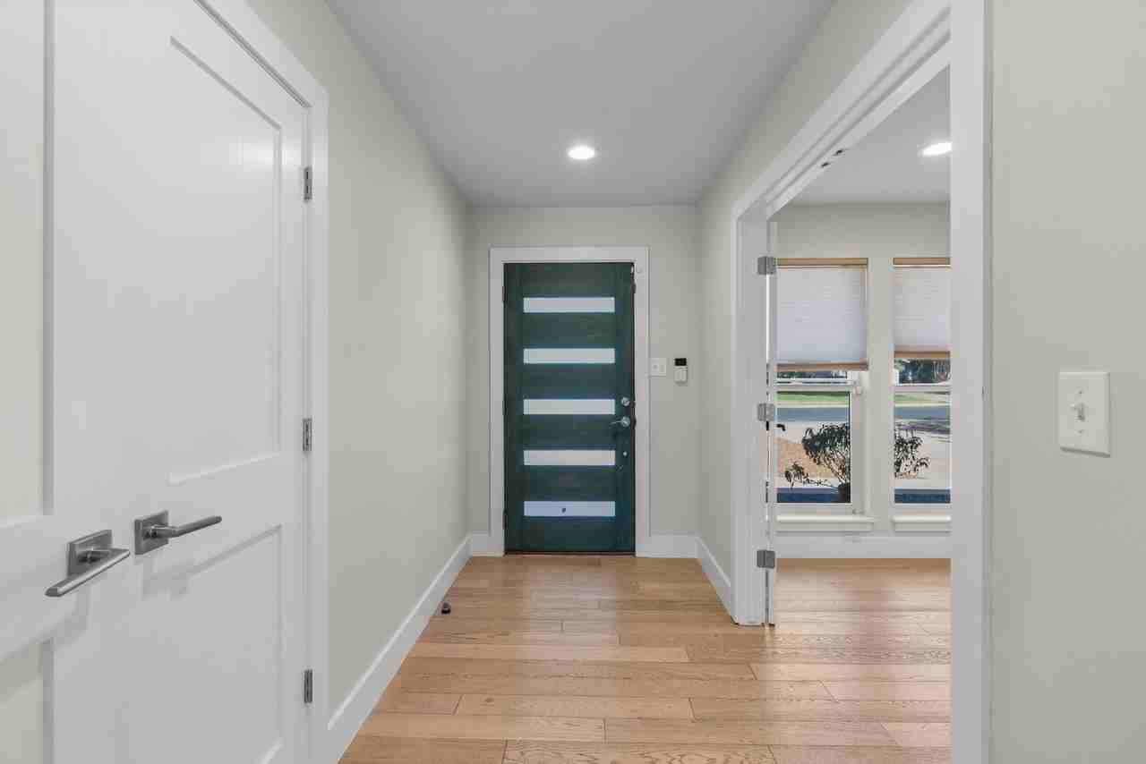 5405 Fairmont Cir - Photo 3 of 34