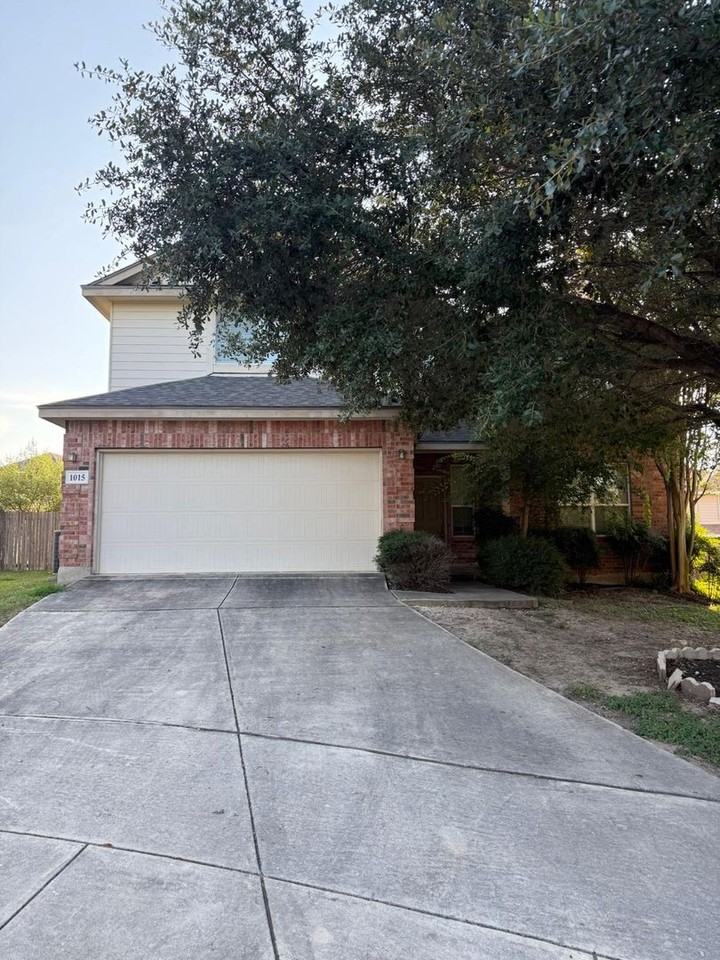 1015 Iris Path - Photo 2 of 37