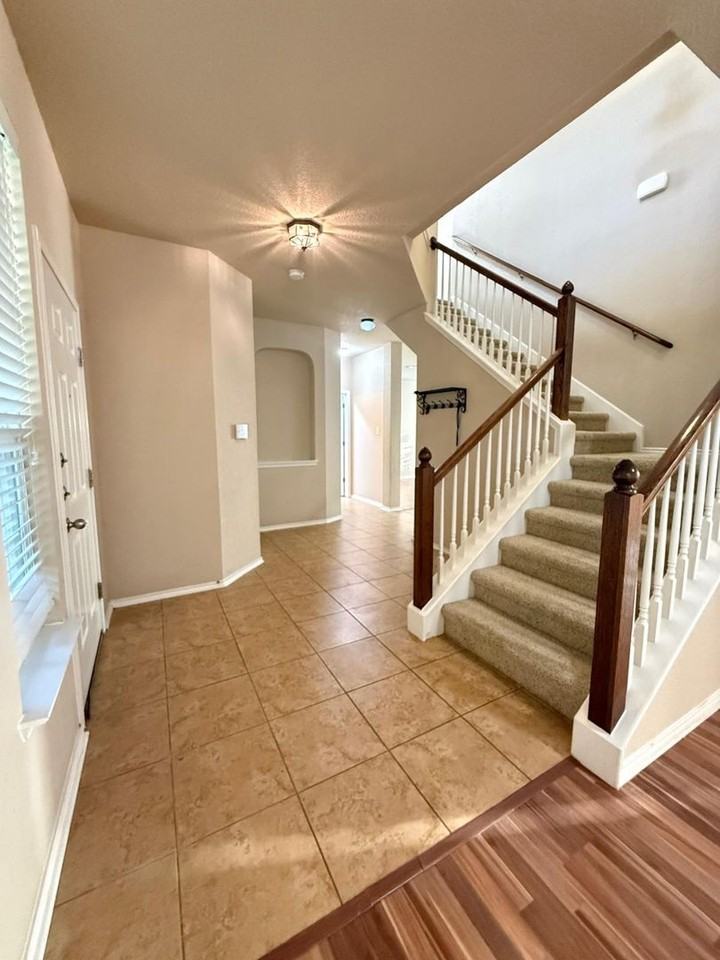 1015 Iris Path - Photo 3 of 37