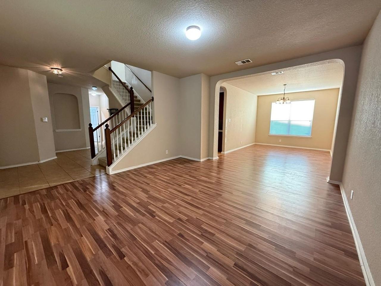 1015 Iris Path - Photo 4 of 37