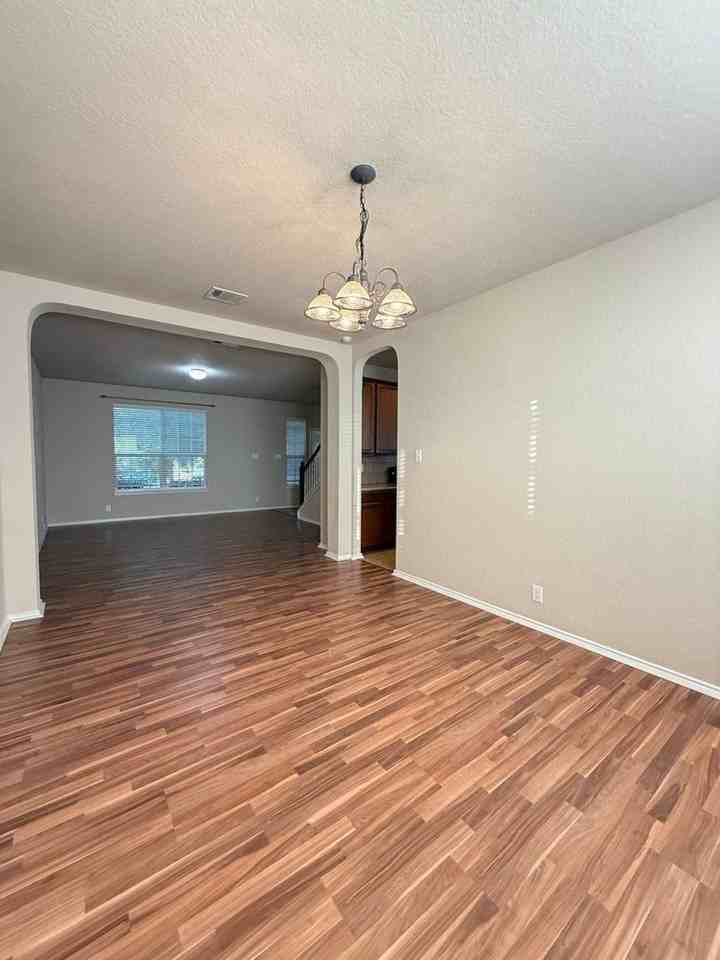 1015 Iris Path - Photo 5 of 37