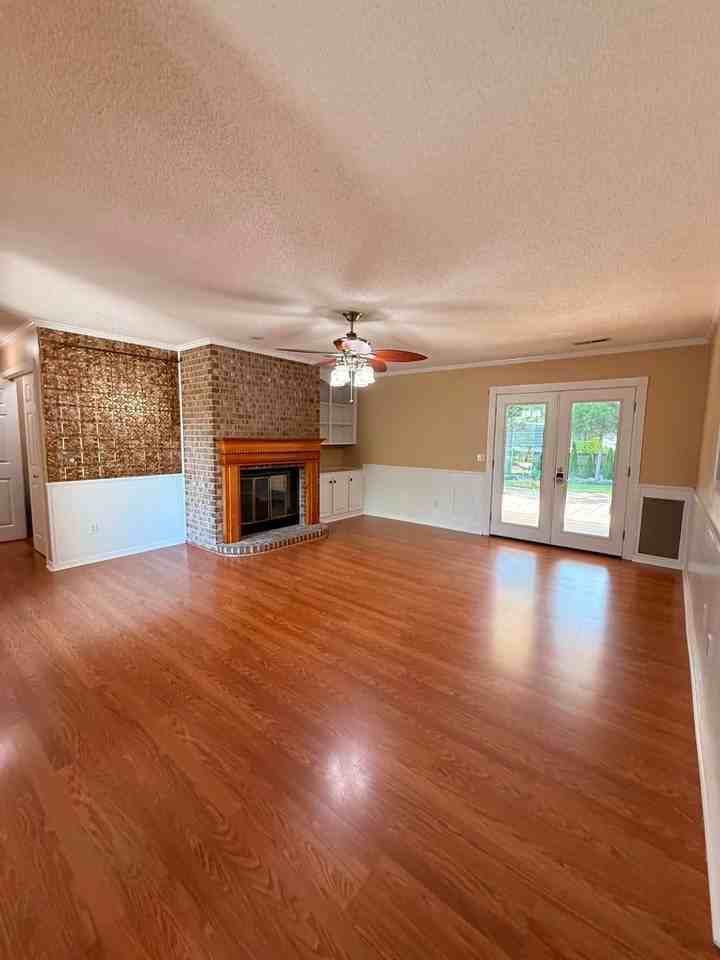 300 E Kingswood Dr - Photo 3 of 15