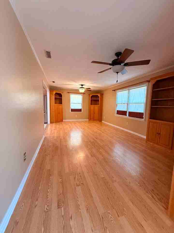 300 E Kingswood Dr - Photo 4 of 15