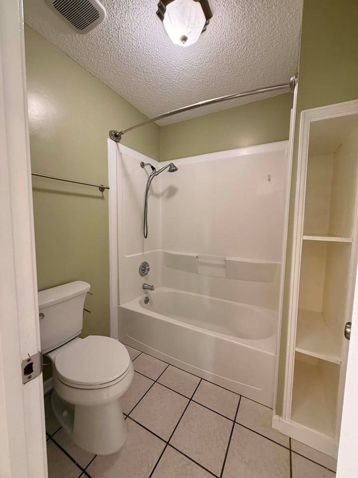 300 E Kingswood Dr - Photo 7 of 15