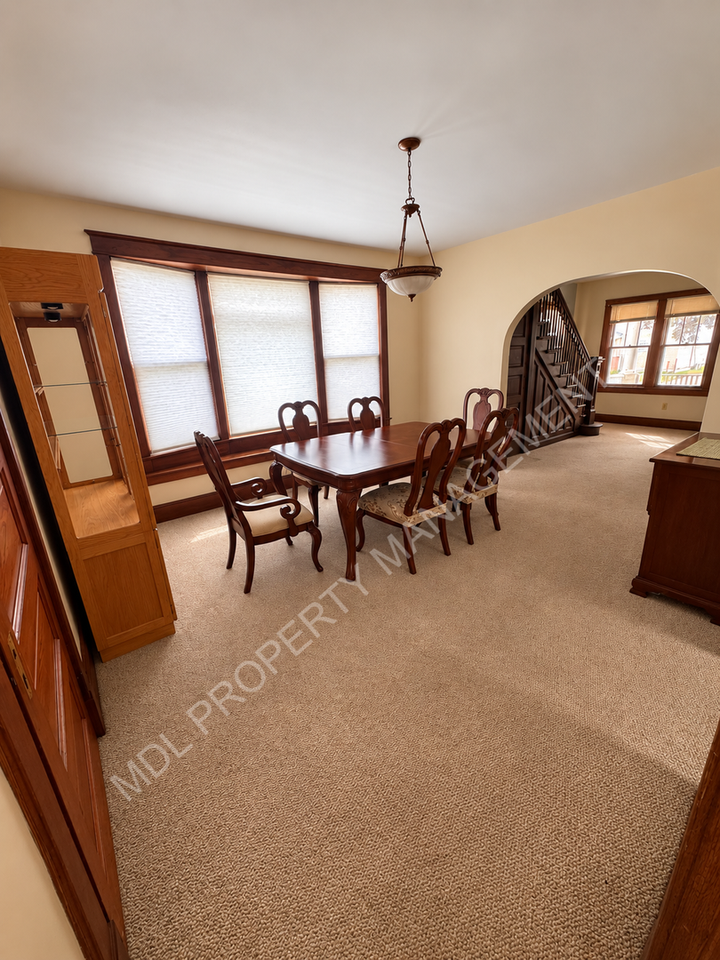 1609 18th St - Photo 4 of 17