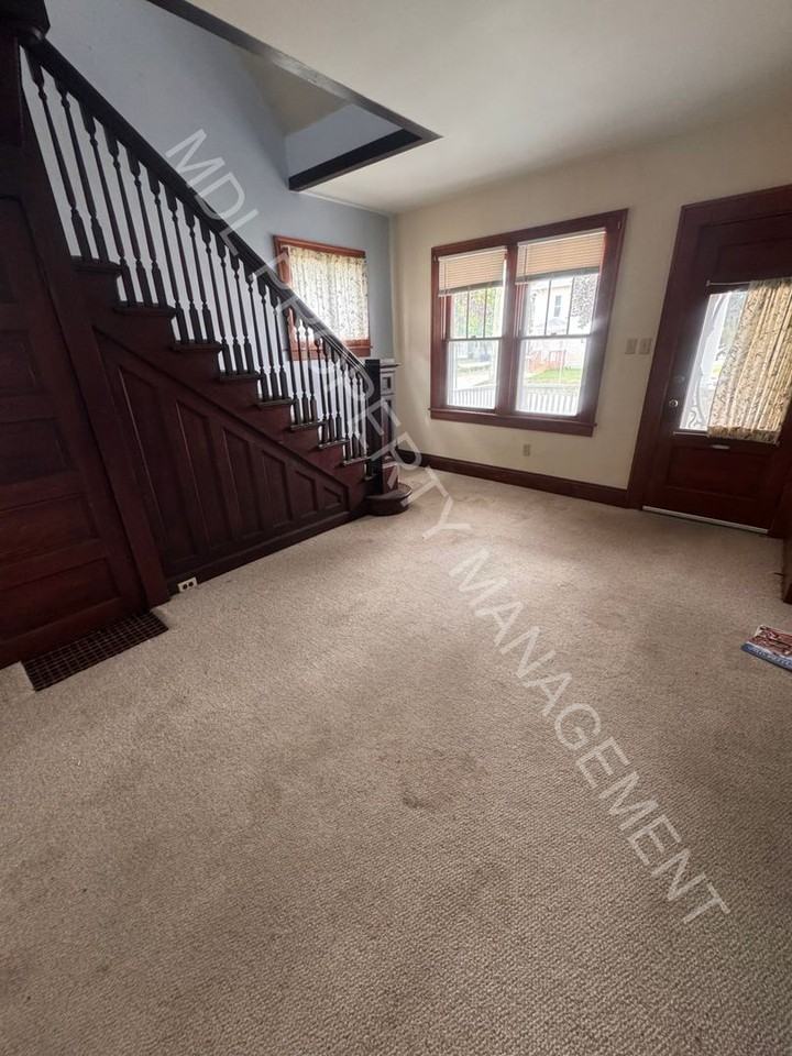 1609 18th St - Photo 5 of 17