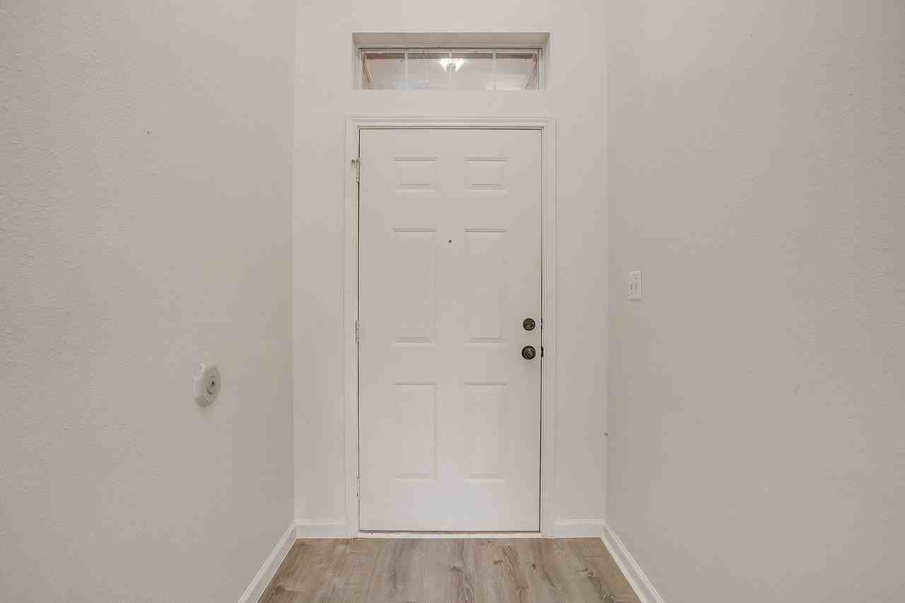 1512 Clover Ln - Photo 4 of 28