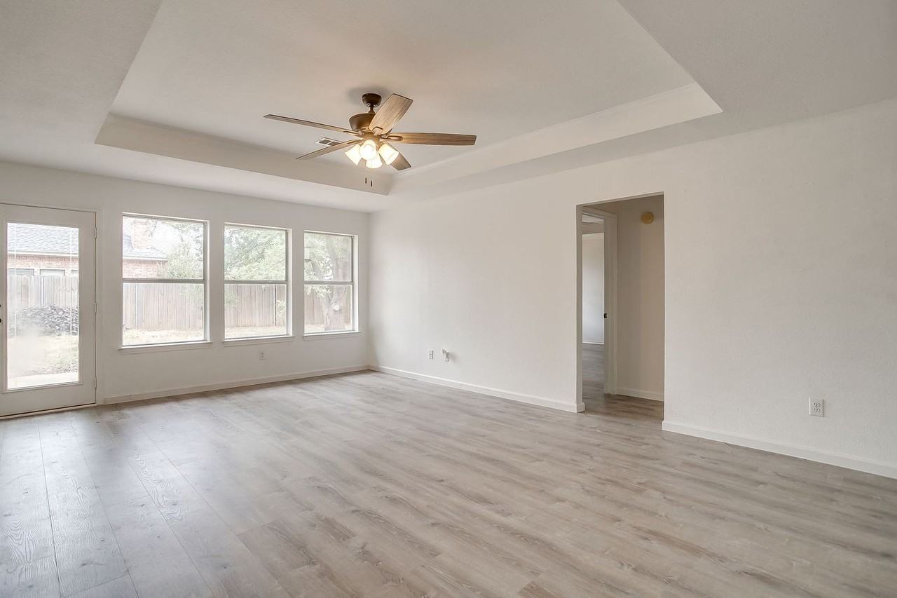 1512 Clover Ln - Photo 5 of 28
