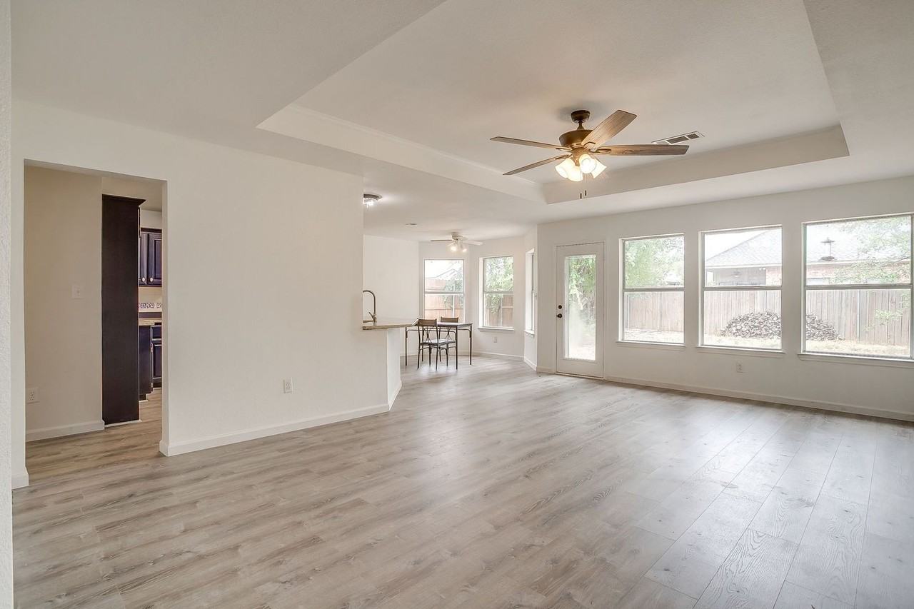 1512 Clover Ln - Photo 6 of 28