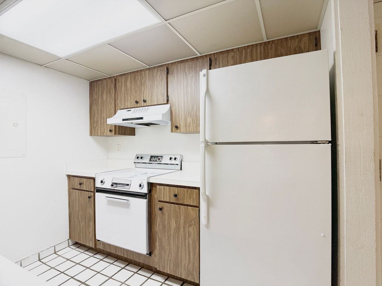 3033 Camelot Dr #303 - Photo 6 of 20