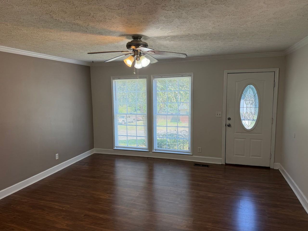 306 49th St - Photo 2 of 17