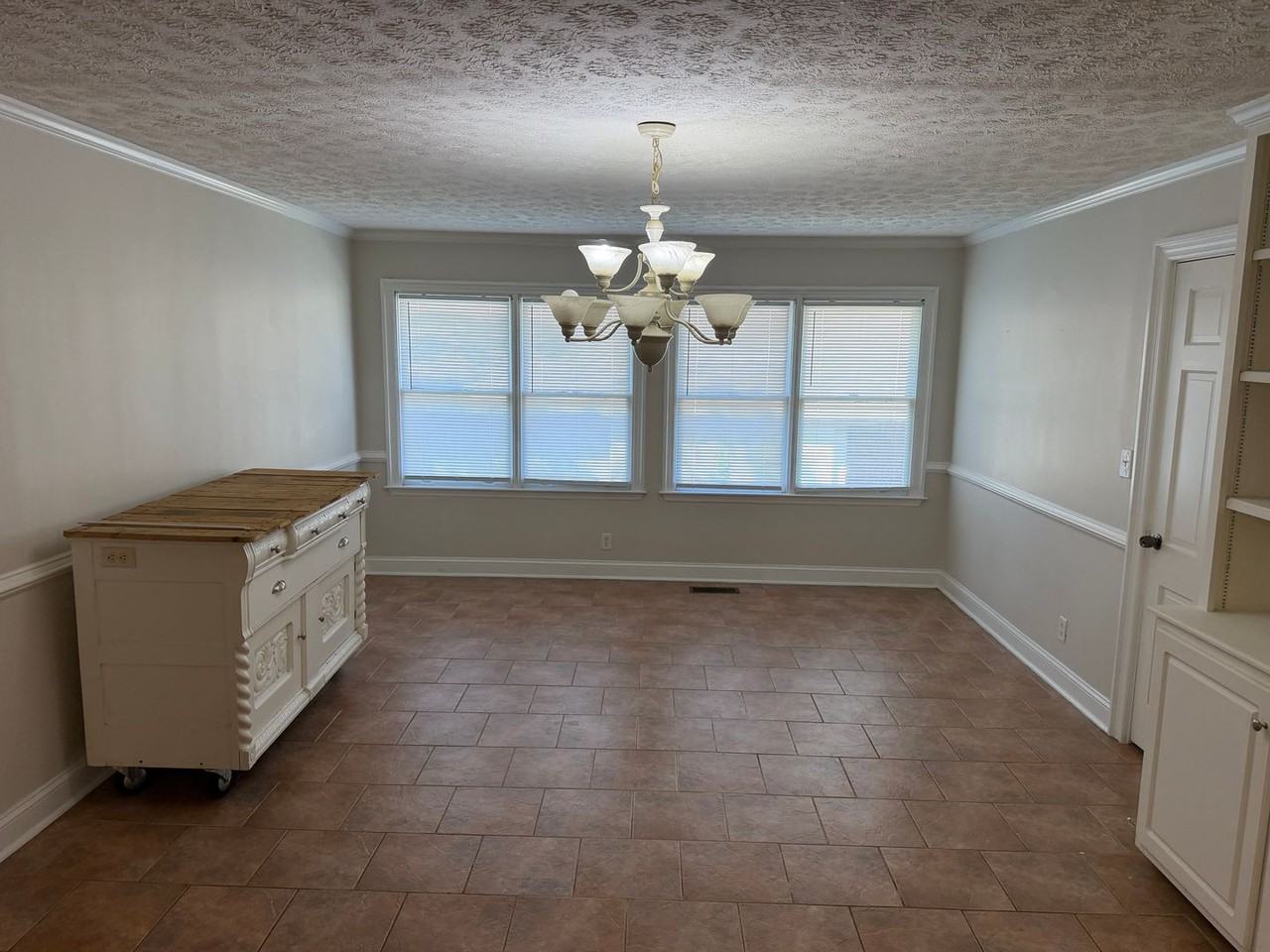 306 49th St - Photo 5 of 17