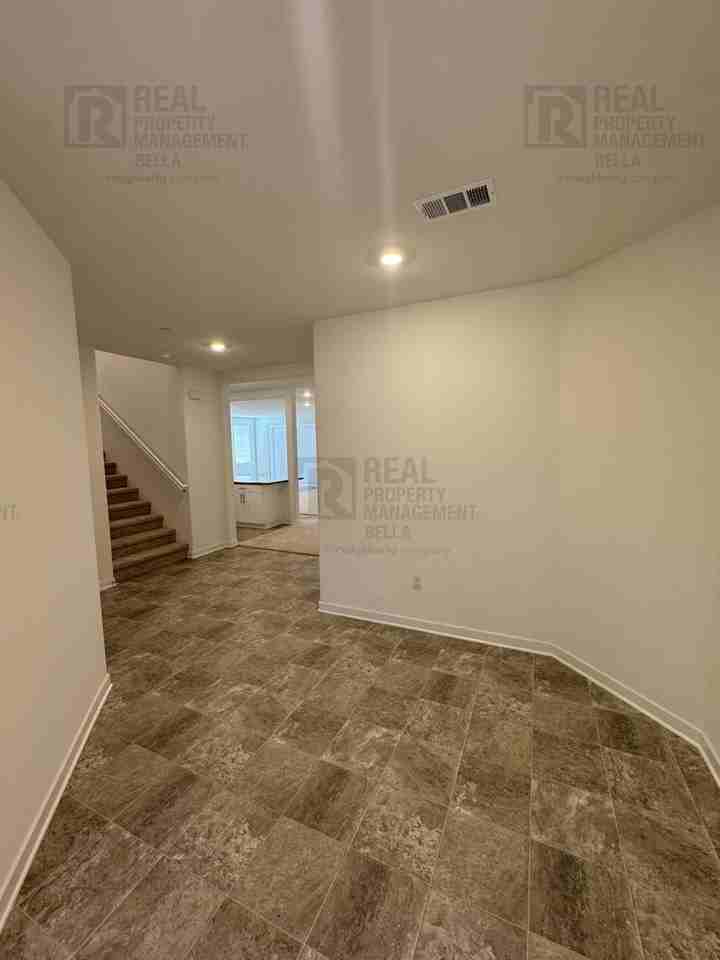 30972 Lanark St - Photo 2 of 50