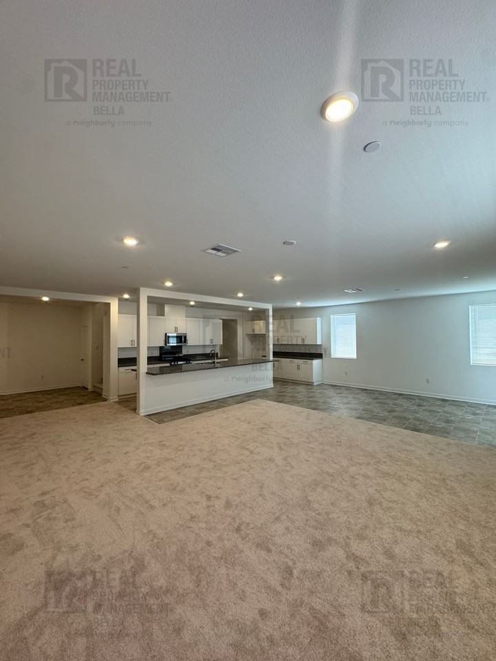 30972 Lanark St - Photo 6 of 50