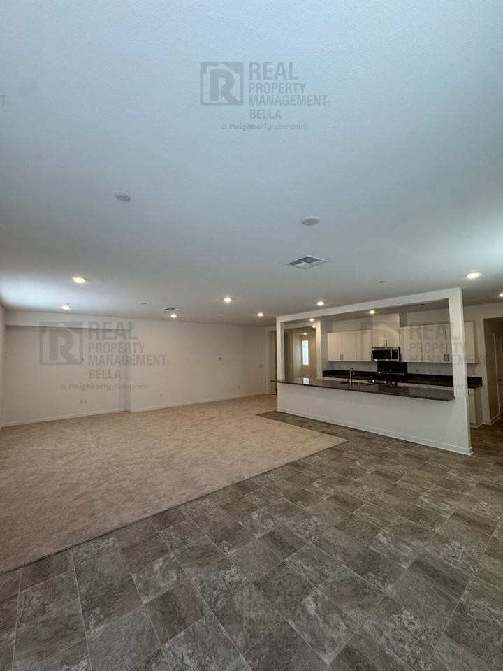 30972 Lanark St - Photo 7 of 50