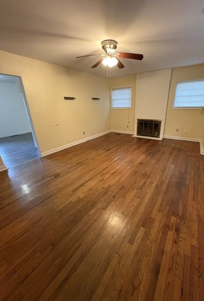 271 Peachtree Cir - Photo 3 of 13