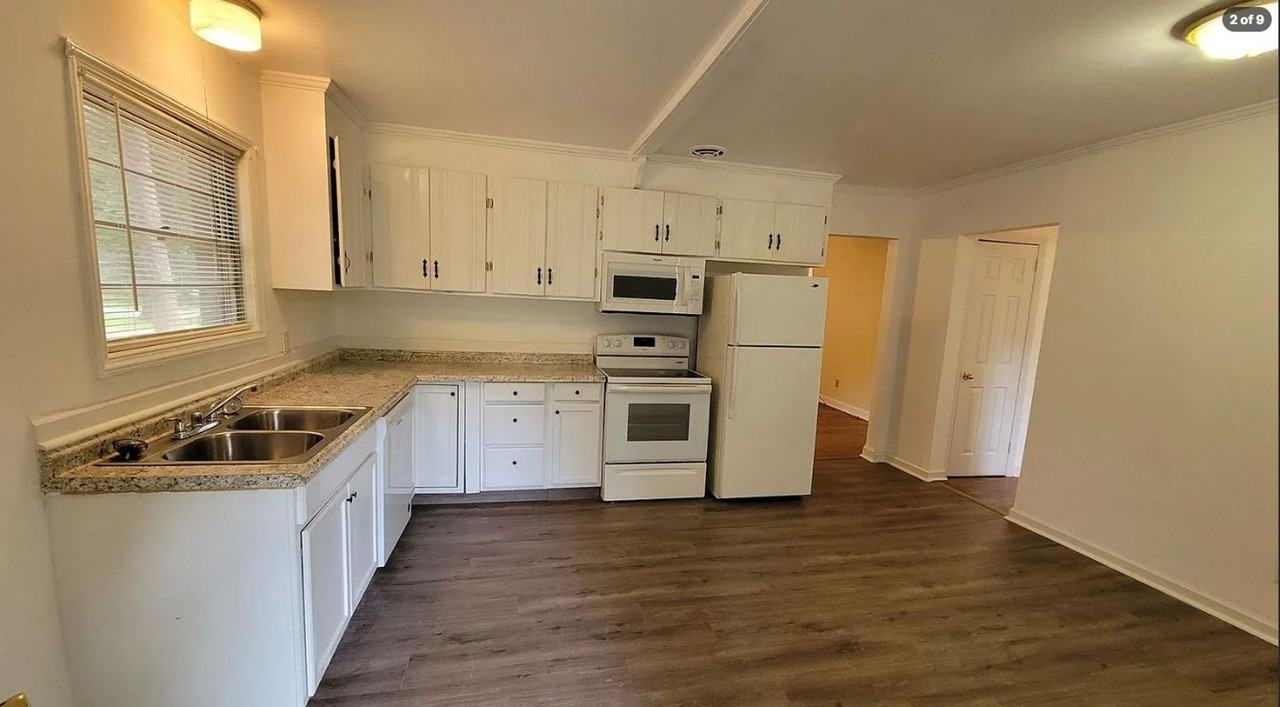 271 Peachtree Cir - Photo 4 of 13