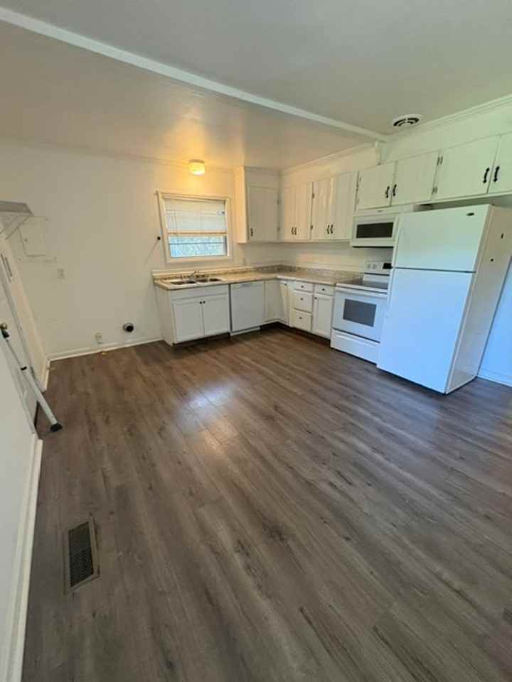 271 Peachtree Cir - Photo 5 of 13