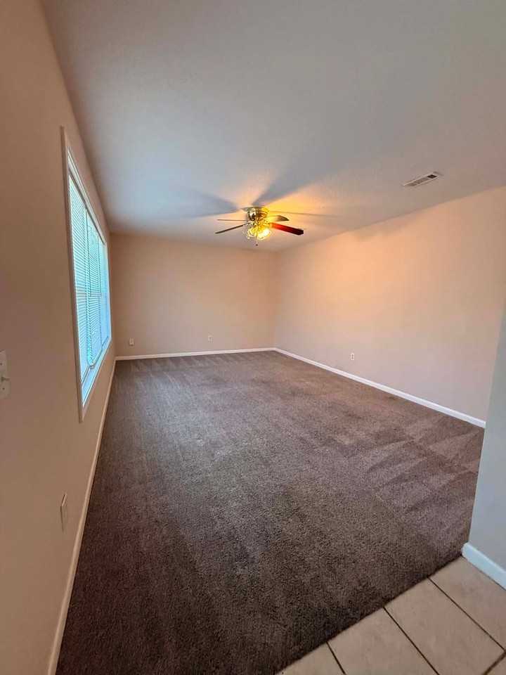 104 Yellowleaf Dr - Photo 2 of 12