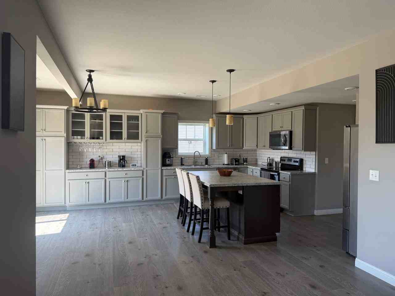 3702 Delwood Dr - Photo 5 of 39