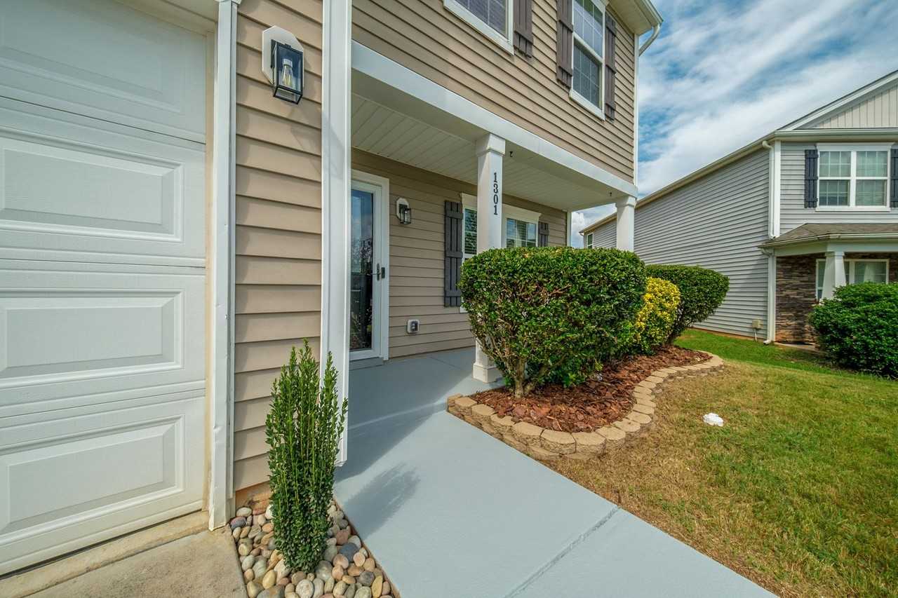 1301 Waldridge Ct - Photo 4 of 39