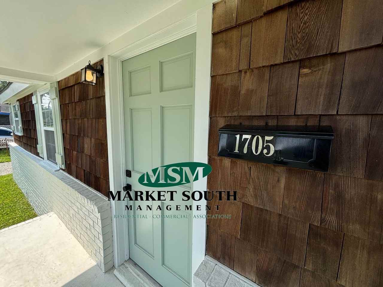 1705 Elgin St - Photo 3 of 16