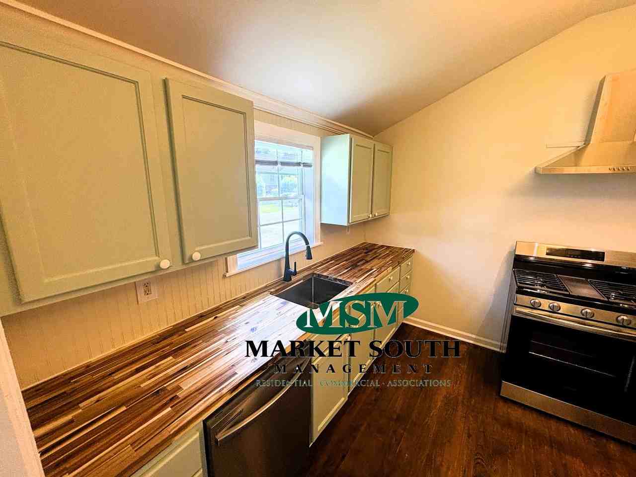 1705 Elgin St - Photo 4 of 16