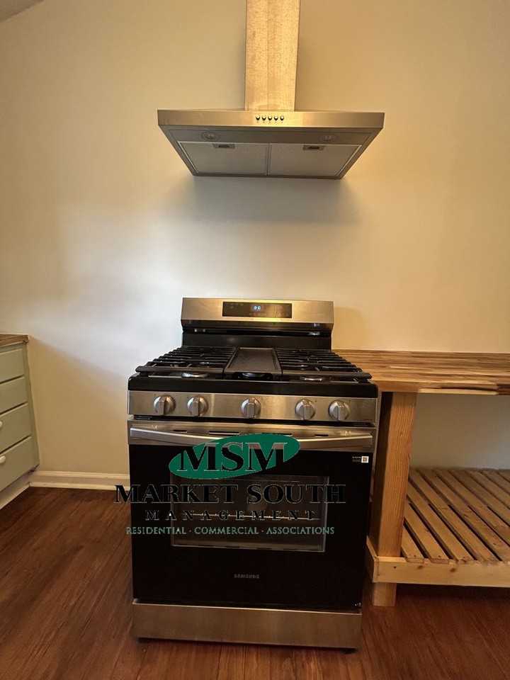 1705 Elgin St - Photo 5 of 16