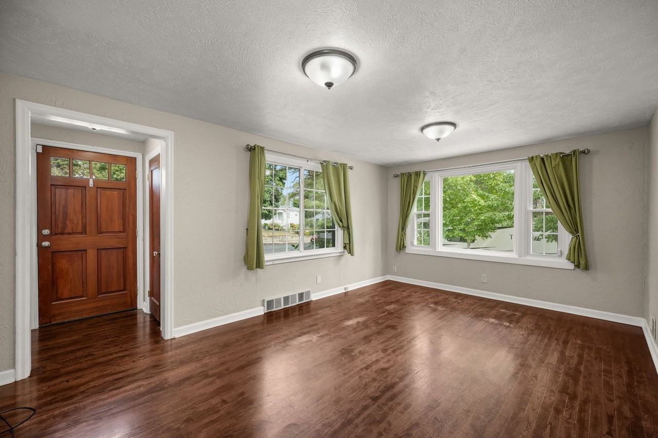 3312 E 36th Ave - Photo 2 of 32