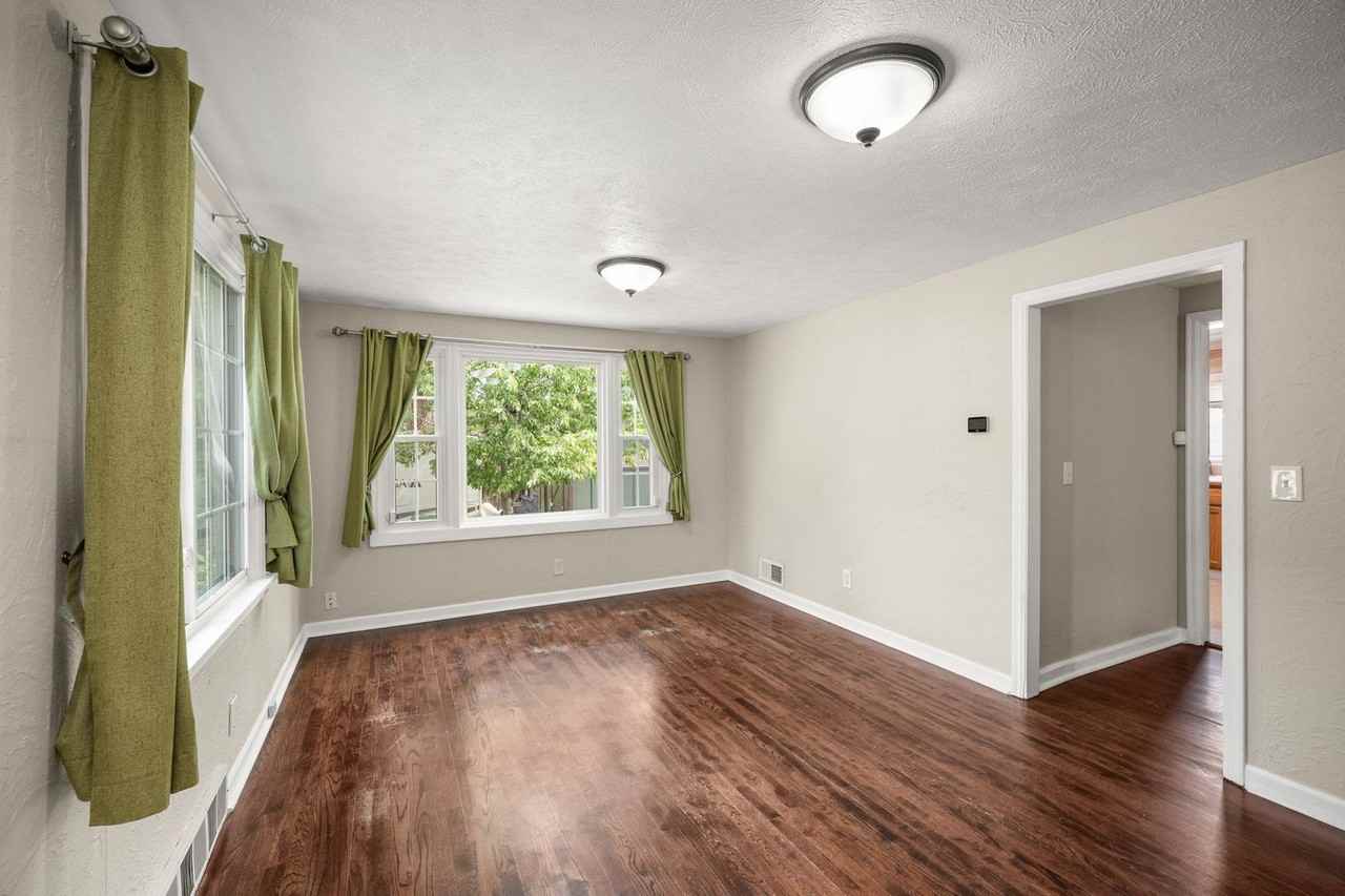 3312 E 36th Ave - Photo 4 of 32